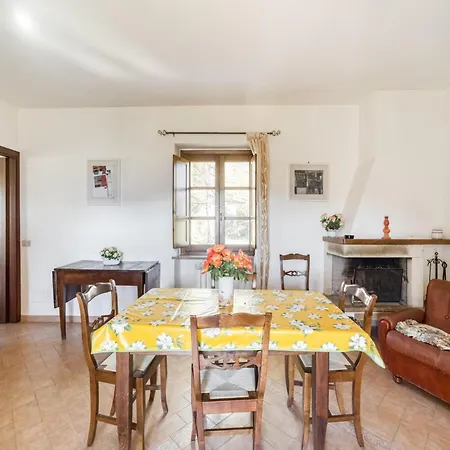 Casa vacanze Lovely In With Swimming Pool *