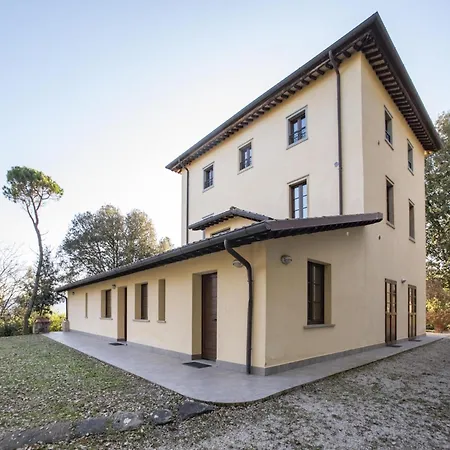 Casa vacanze Lovely In With Swimming Pool