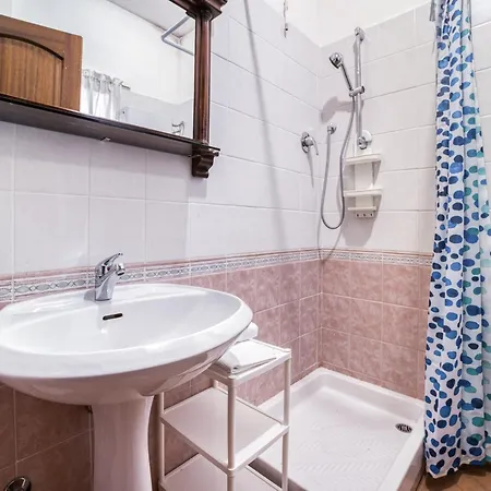 Lovely In With Swimming Pool Casa vacanze *