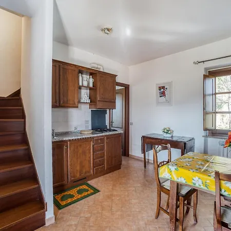 Casa vacanze Lovely In With Swimming Pool