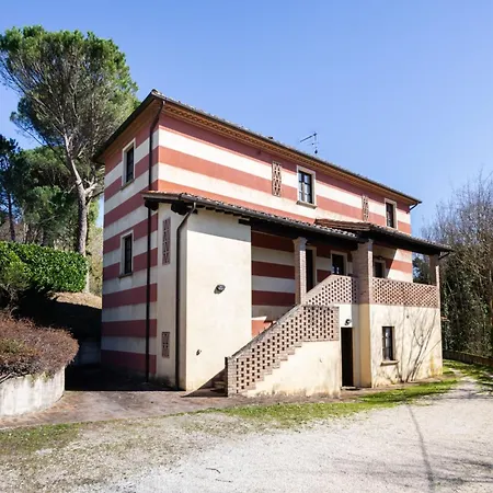 Casa vacanze Lovely In With Swimming Pool